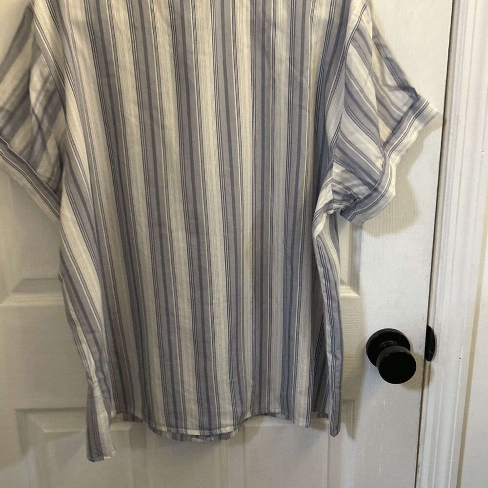 NWT Universal Thread Women’s Blue Striped Button Down Short Sleeve Shirt Size L - Picture 15 of 16